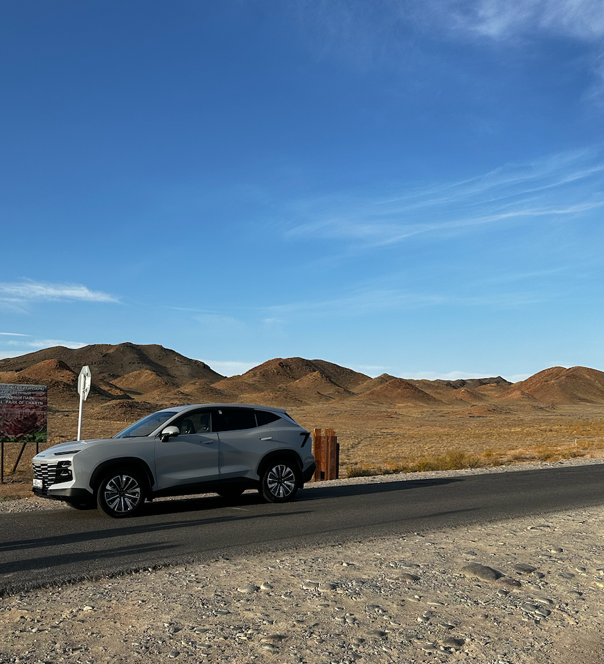 Jamilya Tours özel tur SUV aracı Charyn rotasında